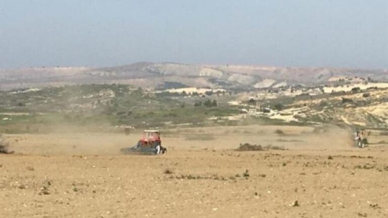 Κυριακή 25 Σεπτεμβρίου: Διαμαρτυρία κατά της τοποθέτησης συρματοπλεγμάτων και καγκελόθυρων κατά μήκος της Ουδέτερης Ζώνης στις κοινότητες Αστρομερίτη, Περιστερώνας, Αυλώνας, Ακακίου, Δένειας και Μάμμαρι
