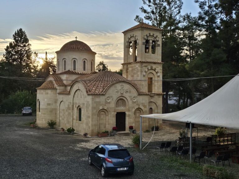 Ο ναός του Αγίου Σεραφείμ και ο ναός του σώματος… (2.1.2017)