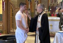 Τα στασίδια των ορθόδοξων ναών στις ΗΠΑ γεμίζουν από προσήλυτους