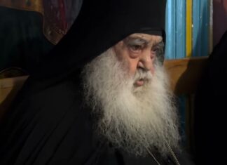 Η έννοια ενός αληθινού πατέρα για τα παιδιά του που τους έκλεψε το νου το κινητό