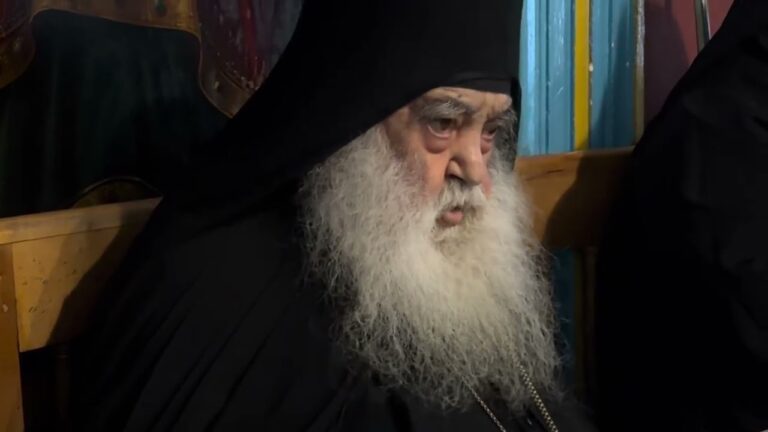 Η έννοια ενός αληθινού πατέρα για τα παιδιά του που τους έκλεψε το νου το κινητό